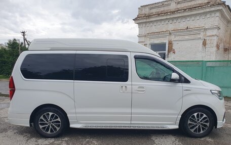 Hyundai Grand Starex Grand Starex I рестайлинг 2, 2018 год, 3 800 000 рублей, 9 фотография