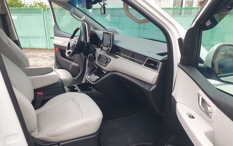 Hyundai Grand Starex Grand Starex I рестайлинг 2, 2018 год, 3 800 000 рублей, 2 фотография