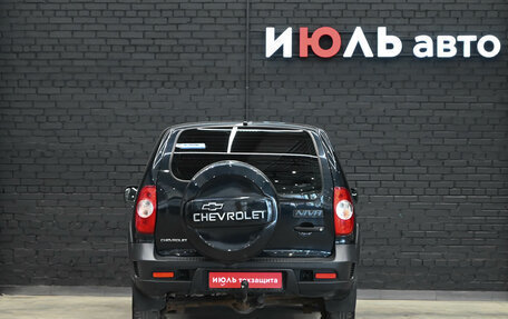 Chevrolet Niva I рестайлинг, 2018 год, 850 000 рублей, 5 фотография