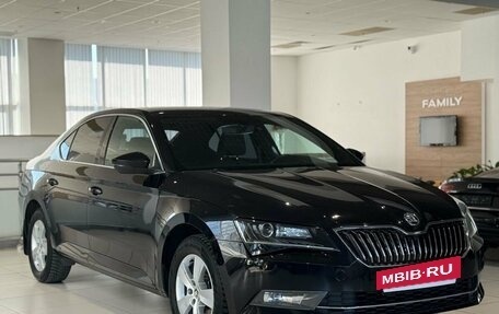 Skoda Superb III рестайлинг, 2019 год, 1 550 000 рублей, 3 фотография
