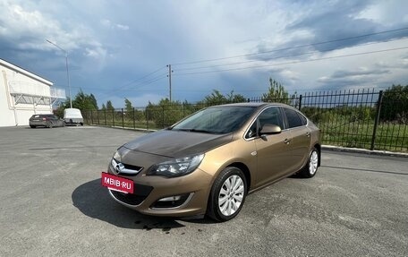 Opel Astra J, 2013 год, 920 000 рублей, 2 фотография