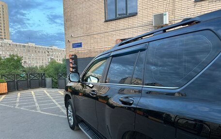 Toyota Land Cruiser Prado 150 рестайлинг 2, 2018 год, 4 500 000 рублей, 3 фотография