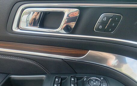 Ford Explorer VI, 2017 год, 2 500 000 рублей, 6 фотография