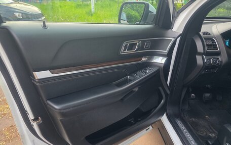 Ford Explorer VI, 2017 год, 2 500 000 рублей, 15 фотография