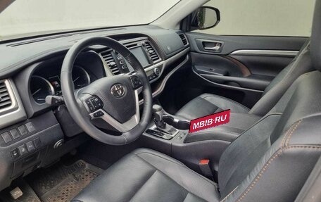 Toyota Highlander III, 2019 год, 4 700 000 рублей, 9 фотография