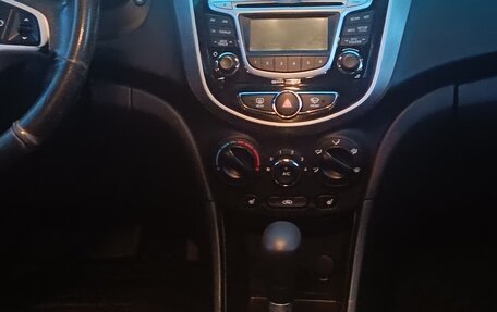 Hyundai Solaris II рестайлинг, 2013 год, 780 000 рублей, 4 фотография
