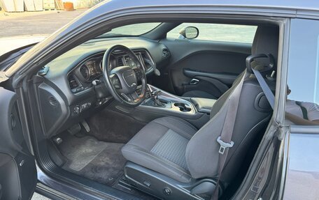 Dodge Challenger III рестайлинг 2, 2019 год, 4 750 000 рублей, 6 фотография
