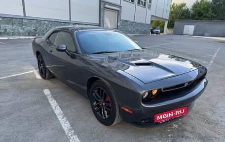 Dodge Challenger III рестайлинг 2, 2019 год, 4 750 000 рублей, 2 фотография