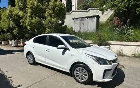 KIA Rio IV, 2019 год, 1 050 000 рублей, 3 фотография