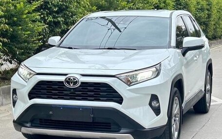 Toyota RAV4, 2022 год, 2 395 000 рублей, 1 фотография