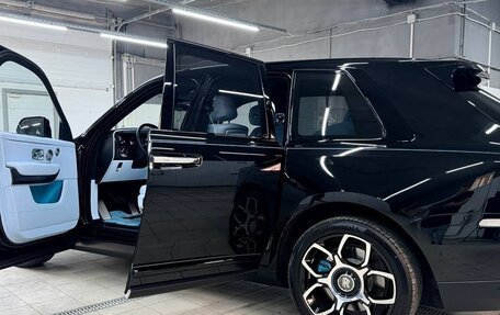 Rolls-Royce Cullinan, 2023 год, 75 000 000 рублей, 5 фотография