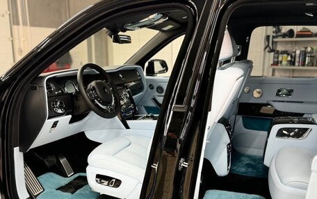 Rolls-Royce Cullinan, 2023 год, 75 000 000 рублей, 6 фотография