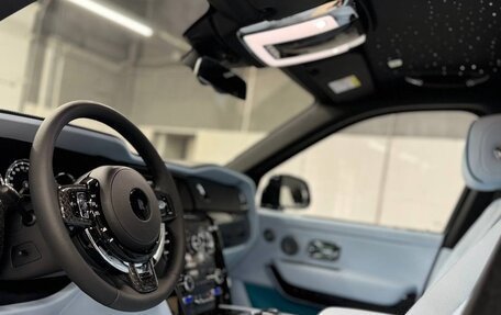 Rolls-Royce Cullinan, 2023 год, 75 000 000 рублей, 13 фотография