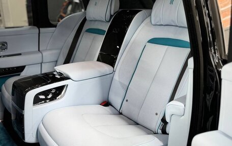 Rolls-Royce Cullinan, 2023 год, 75 000 000 рублей, 8 фотография