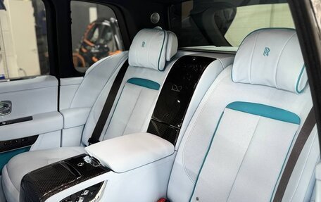 Rolls-Royce Cullinan, 2023 год, 75 000 000 рублей, 14 фотография