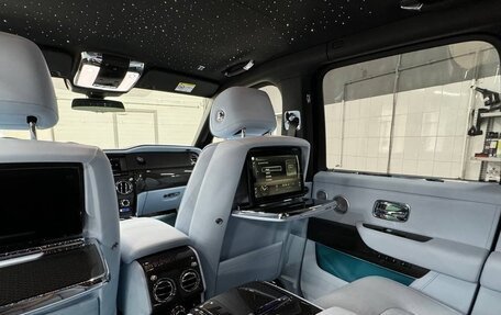 Rolls-Royce Cullinan, 2023 год, 75 000 000 рублей, 10 фотография