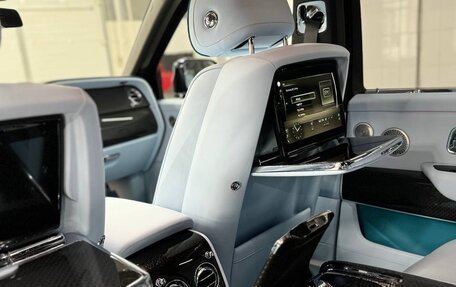 Rolls-Royce Cullinan, 2023 год, 75 000 000 рублей, 11 фотография