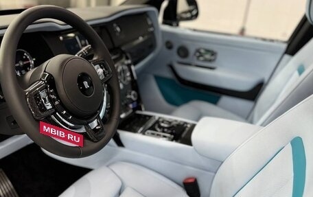 Rolls-Royce Cullinan, 2023 год, 75 000 000 рублей, 12 фотография