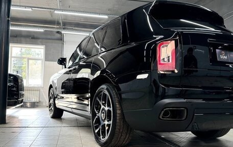 Rolls-Royce Cullinan, 2023 год, 75 000 000 рублей, 18 фотография