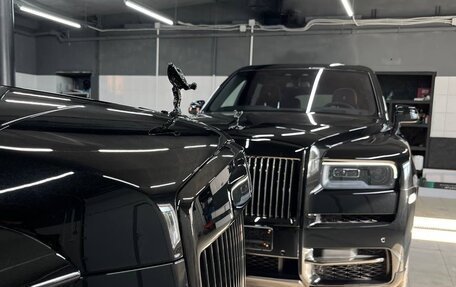 Rolls-Royce Cullinan, 2023 год, 75 000 000 рублей, 17 фотография