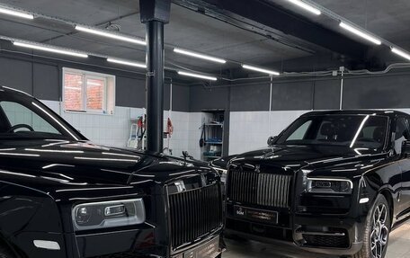 Rolls-Royce Cullinan, 2023 год, 75 000 000 рублей, 16 фотография