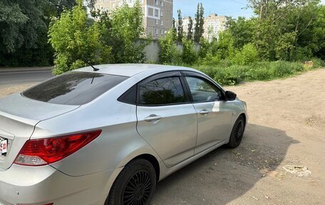 Hyundai Solaris II рестайлинг, 2011 год, 550 000 рублей, 3 фотография
