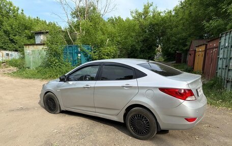 Hyundai Solaris II рестайлинг, 2011 год, 550 000 рублей, 2 фотография