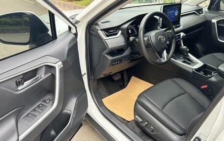 Toyota RAV4, 2022 год, 2 395 000 рублей, 6 фотография