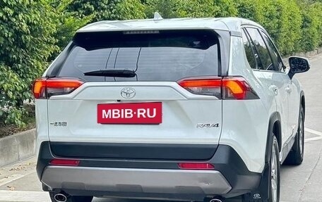 Toyota RAV4, 2022 год, 2 395 000 рублей, 4 фотография