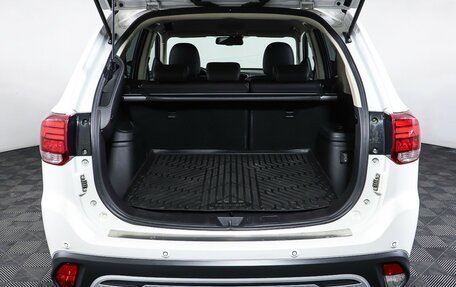 Mitsubishi Outlander III рестайлинг 3, 2019 год, 2 432 000 рублей, 10 фотография