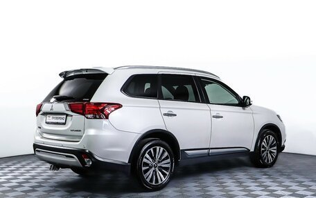 Mitsubishi Outlander III рестайлинг 3, 2019 год, 2 432 000 рублей, 5 фотография