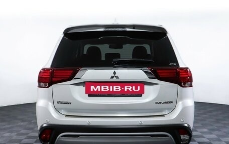 Mitsubishi Outlander III рестайлинг 3, 2019 год, 2 432 000 рублей, 6 фотография