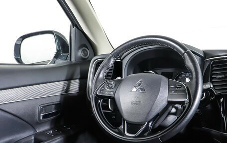 Mitsubishi Outlander III рестайлинг 3, 2019 год, 2 432 000 рублей, 16 фотография