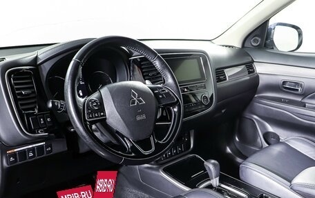 Mitsubishi Outlander III рестайлинг 3, 2019 год, 2 432 000 рублей, 14 фотография