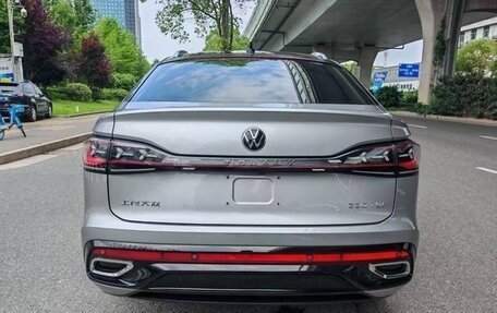 Volkswagen Tiguan II, 2021 год, 2 395 000 рублей, 5 фотография