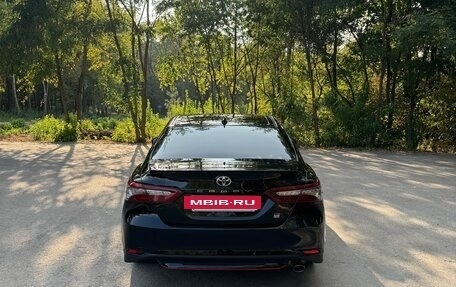 Toyota Camry, 2022 год, 3 300 000 рублей, 2 фотография
