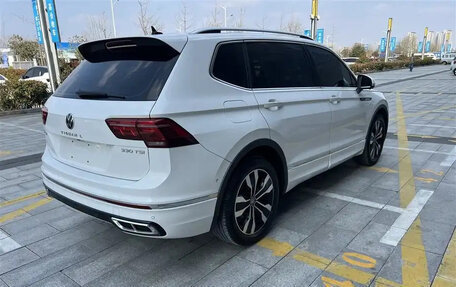 Volkswagen Tiguan II, 2022 год, 2 490 000 рублей, 3 фотография