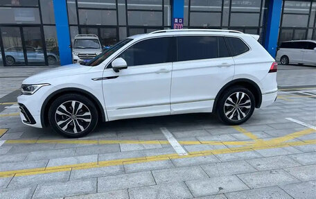 Volkswagen Tiguan II, 2022 год, 2 490 000 рублей, 7 фотография