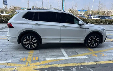 Volkswagen Tiguan II, 2022 год, 2 490 000 рублей, 6 фотография