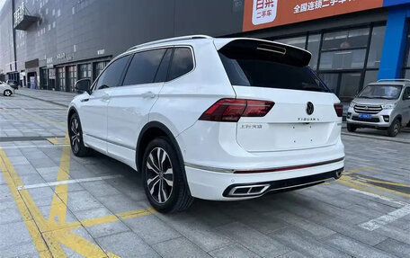 Volkswagen Tiguan II, 2022 год, 2 490 000 рублей, 5 фотография