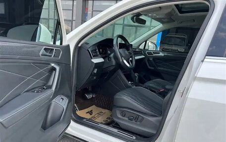 Volkswagen Tiguan II, 2022 год, 2 490 000 рублей, 11 фотография