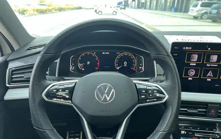 Volkswagen Tiguan II, 2022 год, 2 490 000 рублей, 8 фотография
