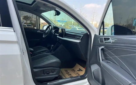 Volkswagen Tiguan II, 2022 год, 2 490 000 рублей, 13 фотография