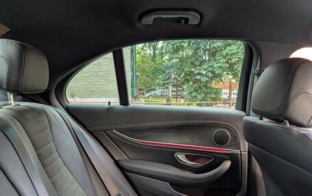 Mercedes-Benz E-Класс, 2019 год, 3 800 000 рублей, 10 фотография