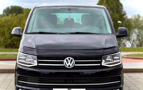 Volkswagen Caravelle T6 рестайлинг, 2017 год, 2 390 000 рублей, 2 фотография