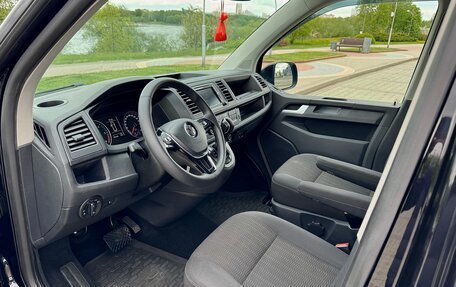 Volkswagen Caravelle T6 рестайлинг, 2017 год, 2 390 000 рублей, 10 фотография