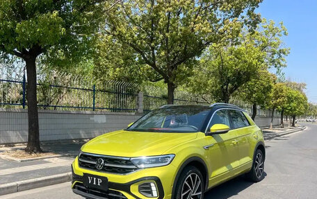 Volkswagen T-Roc I, 2022 год, 1 800 000 рублей, 1 фотография
