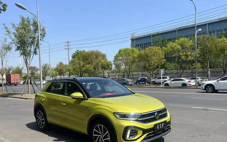 Volkswagen T-Roc I, 2022 год, 1 800 000 рублей, 2 фотография