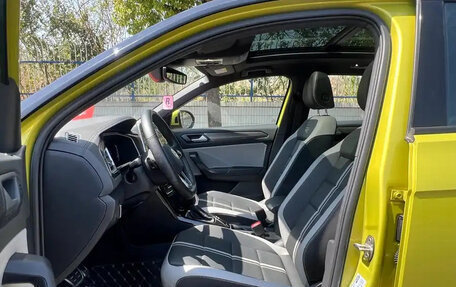 Volkswagen T-Roc I, 2022 год, 1 800 000 рублей, 8 фотография