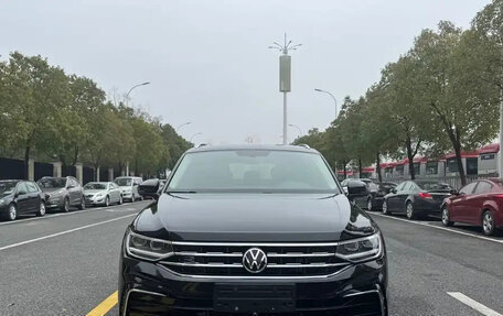 Volkswagen Tiguan II, 2022 год, 2 480 000 рублей, 2 фотография